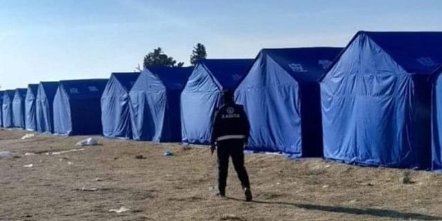 İzmir Bornova Belediyesi 2 bin 500 çadır dağıtıp kuruyor