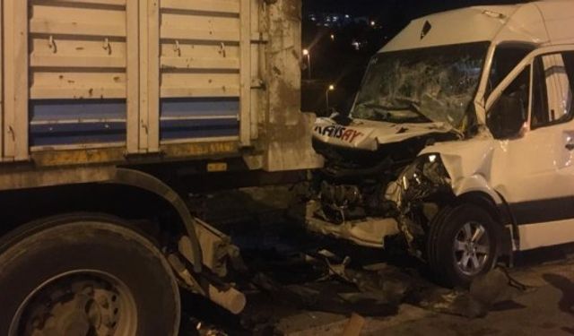 İzmir Bayraklı’da trafik kazası: 12 yaralı