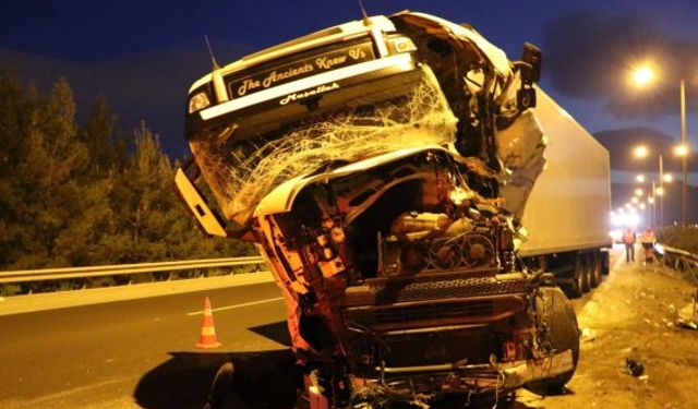 İzmir Gaziemir’de trafik kazası: Tır sürücüsü Salih Özen öldü, 1 kişi yaralandı