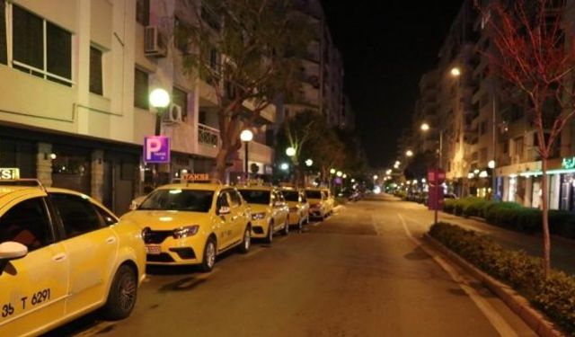 İzmir'de taksilere sınırlama kararı, dün gece itibarıyla başladı