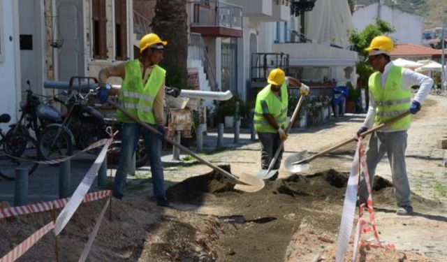 İzmir Foça’nın 40 yıllık içme suyu şebekesi yenileniyor