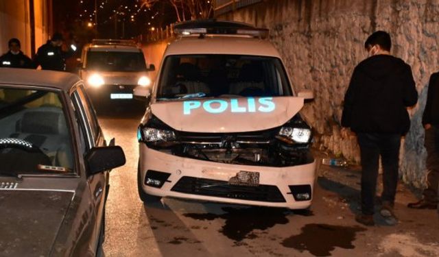 İzmir Konak’ta azılı hırsız polis aracına çarptı, yakayı ele verdi