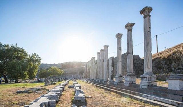 Bergama Zeus Sunağı için yol haritası belirlenecek