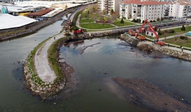 İzmir Çiğli Ataşehir Mahallesi’nde Büyük Çiğli Deresi çalışması