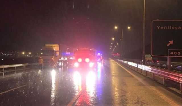 İzmir Aliağa Kuzey Ege Otoyolu Yenifoça yol ayrımı trafik kazası: 1 ölü