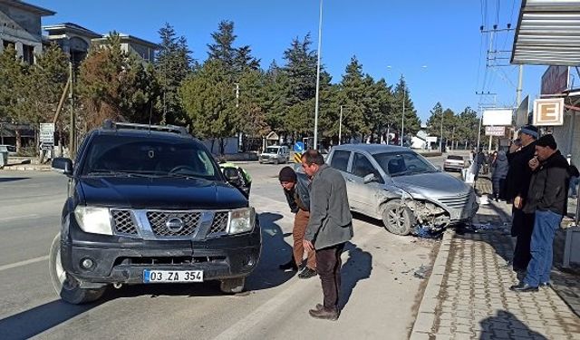 Afyon Şuhut Kurtuluş Mahallesi’nde trafik kazası: 1 yaralı