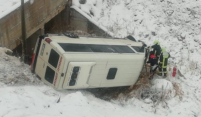 Denizli Serinhisar Çaylıhanı mevkii trafik kazası: 2 yaralı