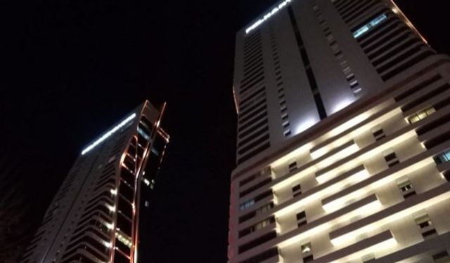 İzmir Bayraklı Folkart Towers ikiz kulelerde yangın: 3 yaralı