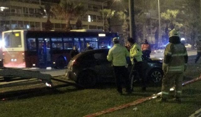 İzmir Karşıyaka Cemal Gürsel Caddesi trafik kazası: 4 yaralı