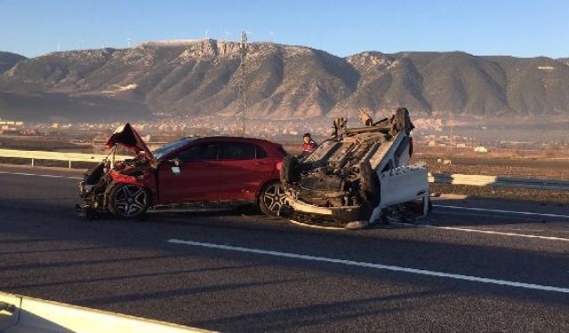 Manisa Kırkağaç kavşağında trafik kazası: 2 yaralı