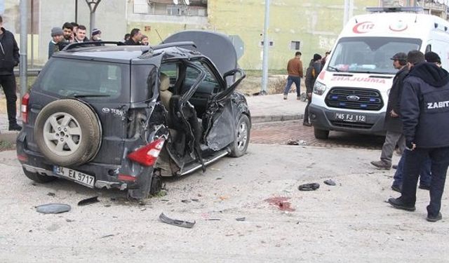 Manisa Kula trafik kazası, cenazeden dönen araç kaza yaptı: 4 ağır yaralı