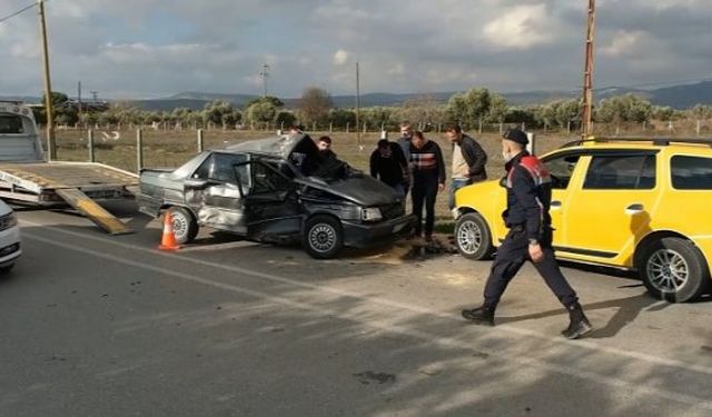 Manisa Yunusemre Muradiye Mahallesi’nde trafik kazası: 3 yaralı