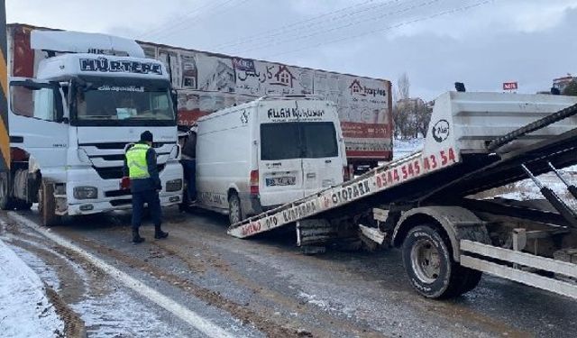 Afyon Bolvadin Emirdağ karayolu Otogar Kavşağı trafik kazası