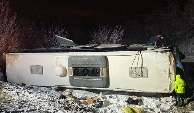 Afyon Çay Pınarkaya Köyü trafik kazası Afyon Konya karayolunda kaza: 15 yaralı