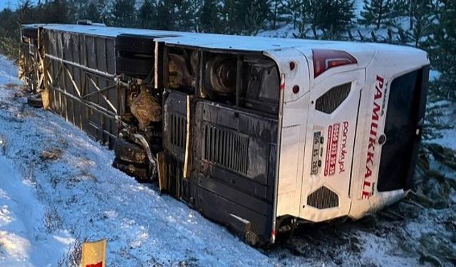 Afyon Emirdağ Yarımca Köyü trafik kazası: Yolcu otobüsü devrildi