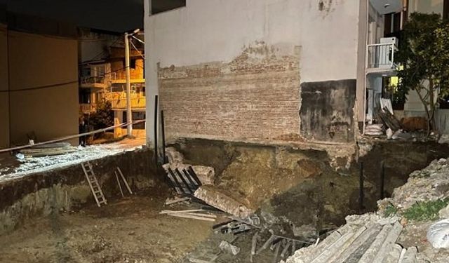 İzmir Bornova Kızılay Mahallesi’nde kayma oluşan bina boşaltıldı