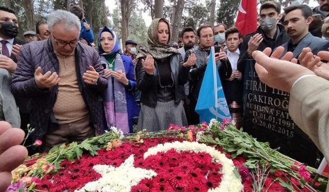 İzmir Ege Üniversitesi’nde bıçaklı saldırıda hayatını kaybeden Fırat Çakıroğlu anıldı