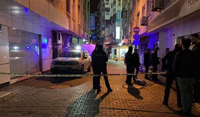 İzmir Karşıyaka Donanmacı Mahallesi Osman Bey Parkı silahlı çatışma: 2 yaralı