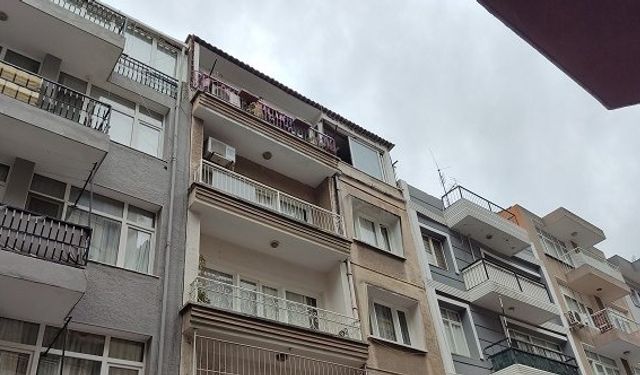 İzmir Karşıyaka Tuna Mahallesi yangın: 4 katlı binada panik