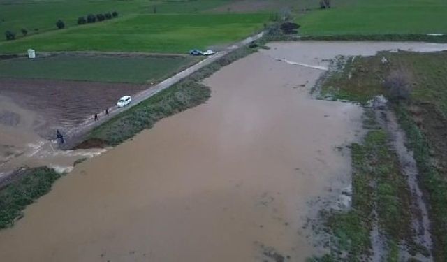İzmir Tire Eğridere yeraltı barajı taştı, Kahrat Mahallesi’ndeki tarlaları su bastı