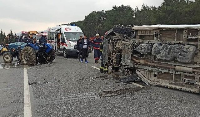 Manisa Kırkağaç Öveçli Mahallesi trafik kazası: Traktör kamyonetle çarpıştı