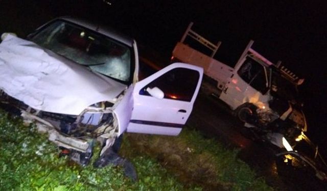 Manisa Salihli Yeşilova Mahallesi trafik kazası: Otomobil ile kamyonet çarpıştı