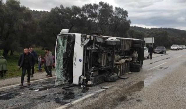 Muğla Milas Eğridere Yol Kavşağı’nda trafik kazası: Öğrenci minibüsü kaza yaptı