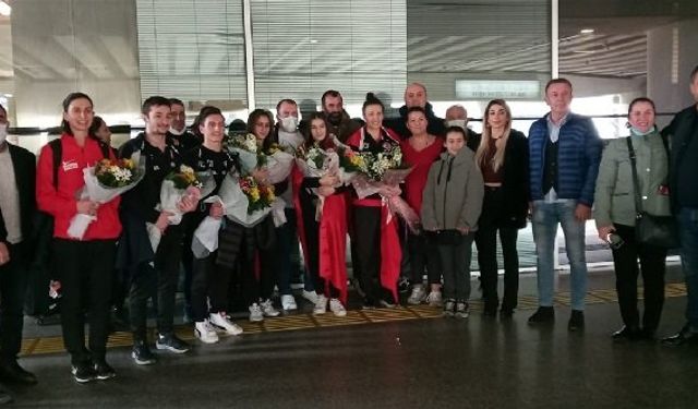 Trampolin Cimnastik Dünya Kupası şampiyonları Sena Elçin Karakaş ve Sıla Karakuş İzmir’de