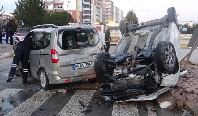 Ulubey Uşak yolu Orhan Dengiz Bulvarı’nda trafik kazası: 7 yaralı