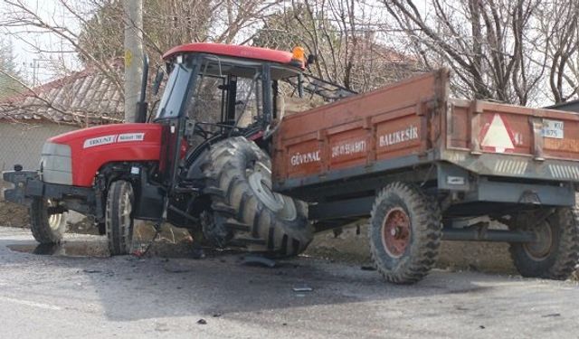 Uşak Mesudiye Bozkuş Köyü arasında trafik kazası: 3 yaralı