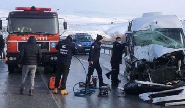 Eskişehir İnönü trafik kazası Kütahya karayolunda trafik kazası: 16 yaralı