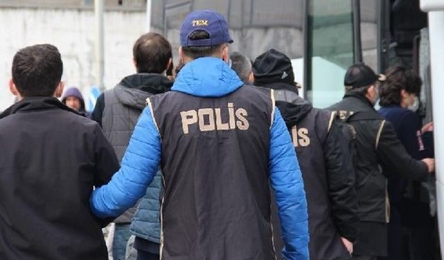 İzmir FETÖ operasyonu: 12 kişi tutuklandı