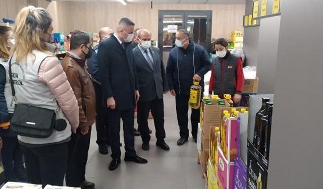 İzmir Kemalpaşa’da marketlerde yağ denetimi yapıldı