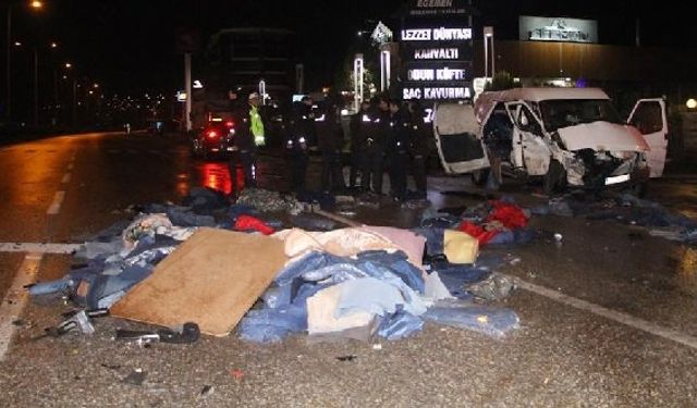 Manisa Kula trafik kazası Kula Alparslan Türkeş kavşağında trafik kazası: 6 yaralı