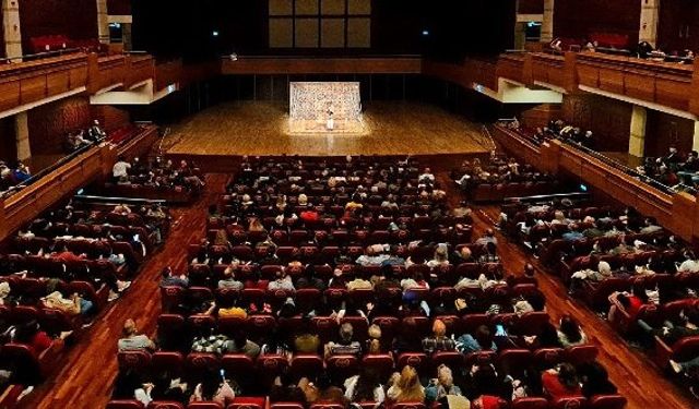 İzmir Büyükşehir Belediyesi İzmir Tiyatro Festivali 2022 başladı
