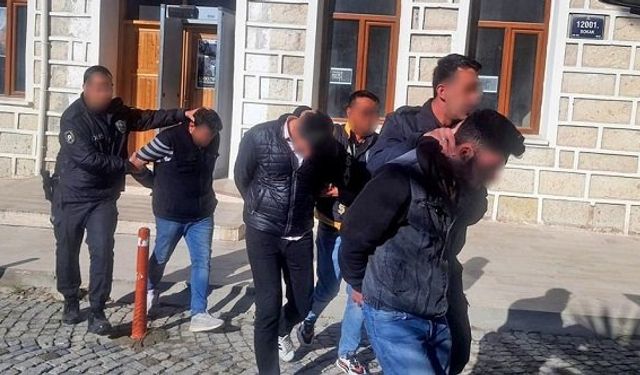 İzmir Çeşme Alaçatı’da motosiklet hırsızları yakalandı