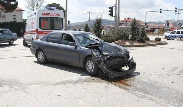 Manisa Kula jandarma kavşağı trafik kazası İzmir Ankara karayolu trafik kazası: 1 ağır yaralı