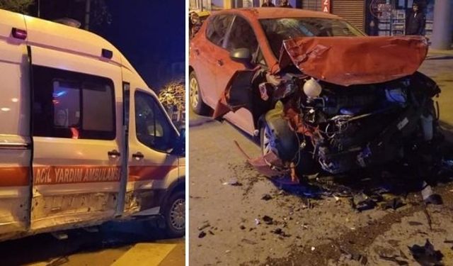 Manisa Şehzadeler Şehitler Mahallesi trafik kazası: Askeri ambulans ile otomobil çarpıştı