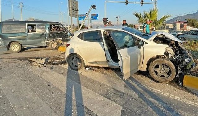 Muğla Fethiye trafik kazası: Fethiye Osman Kaya Bulvarı Üzümlü Kavşağı’nda trafik kazası