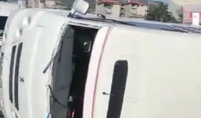 Afyon Dazkırı trafik kazası Afyon Denizli karayolu Başmakçı kavşağı trafik kazası: 17 yaralı