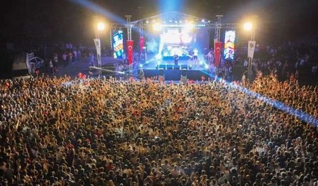 İzmir Buca Bayraklı Menemen Bergama 19 Mayıs konserleri 2022 etkinlikleri