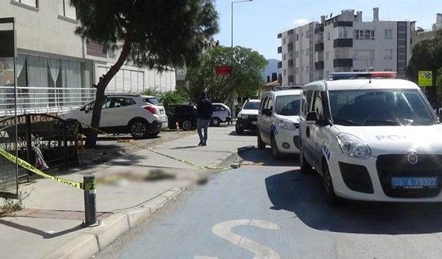 İzmir Karabağlar cinayet girişimi: Basın Sitesi Mahallesi’nde karısı Nurel Türkmen’i bıçakladı