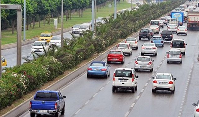 İzmir’de kaç otomobil var 2022 sorusu yanıt buldu: İzmir'de trafiğe kayıtlı araç sayısı 2022