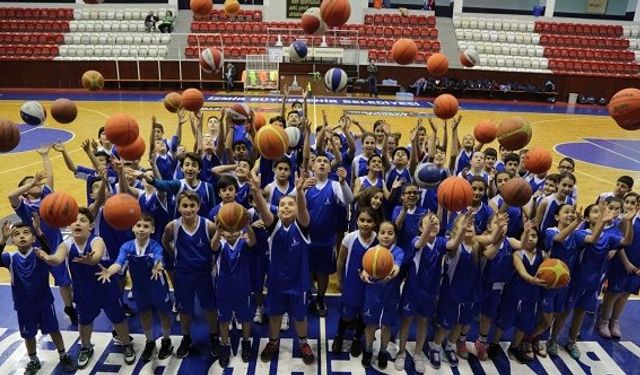 İzmir Büyükşehir Belediyesi Yaz Spor Okulları 2022 Kursları İzmir Yaz Spor Okulu açılıyor