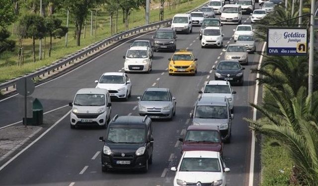 İzmir trafiğe kayıtlı araç sayısı yüzde 4,5 arttı