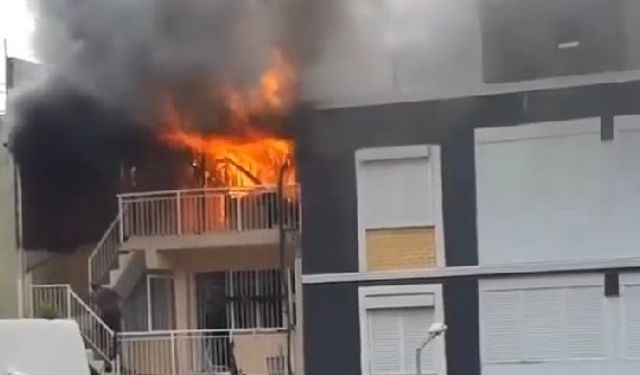 İzmir Bayraklı Alparslan Mahallesi yangın: Çatı katı yandı