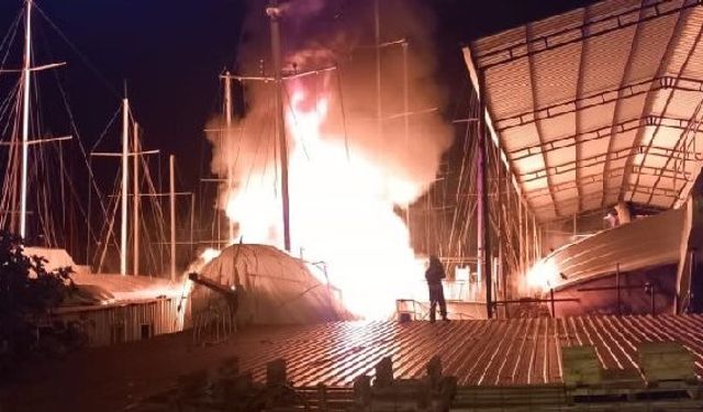 Muğla Fethiye Karagözler yangın: 4 ahşap tekne zarar gördü