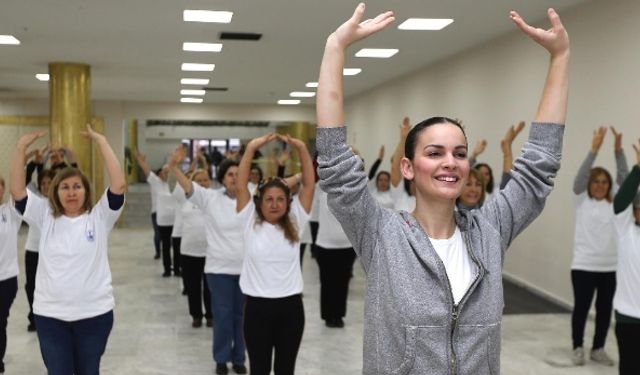 Konak Belediyesi halk oyunları kursuna yoğun ilgi var