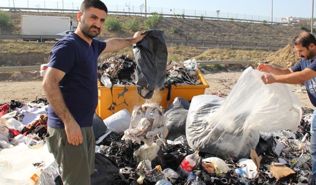 Bornova'da çöpleri toplanmayan vatandaşlar isyan etti