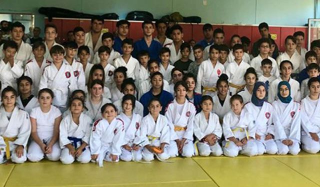 İzmir Büyükşehir Belediyespor'da judo kuşak sınavı yapıldı